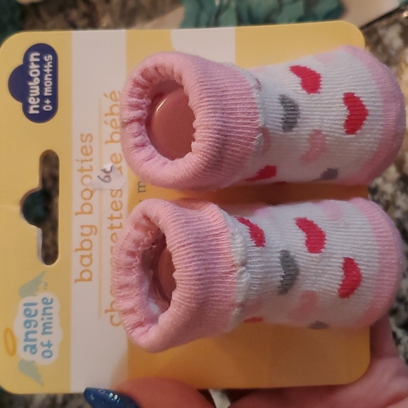 Cute baby bundle of booties - Picture 2 of 4